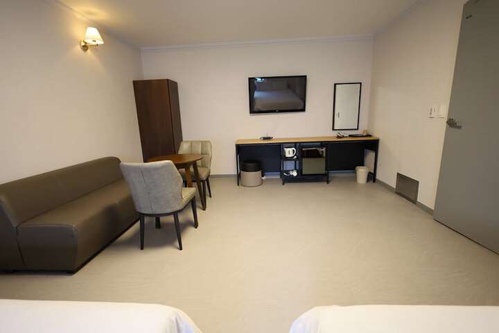 Room 16 of 31