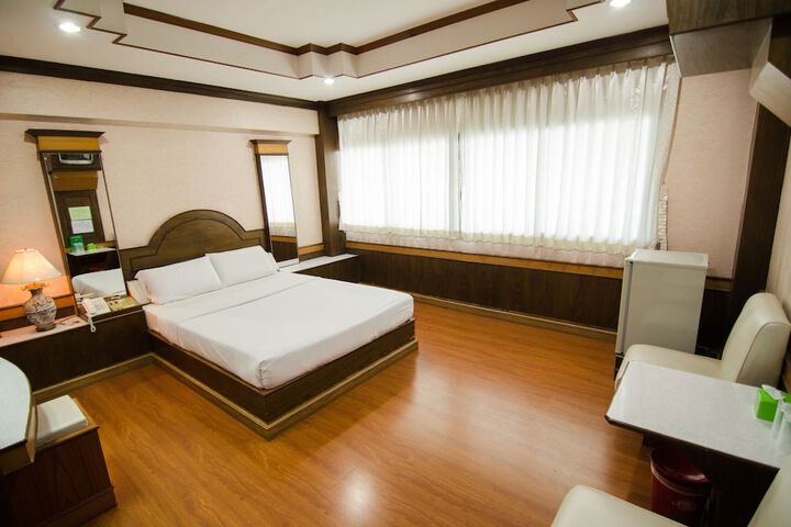 Room 3 of 11
