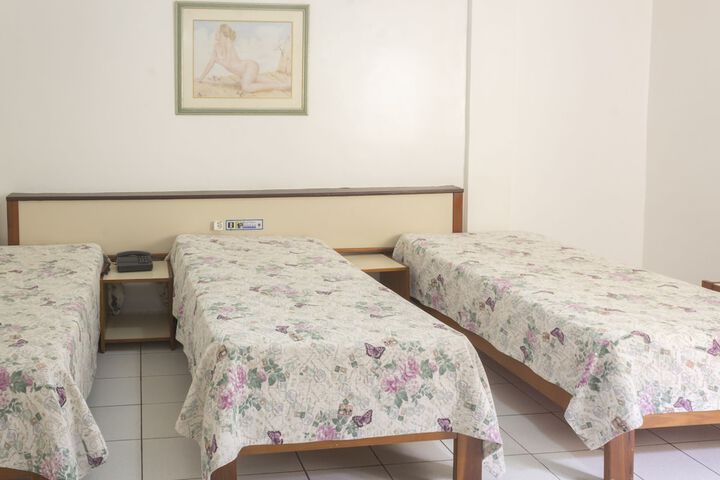 Room 17 of 27