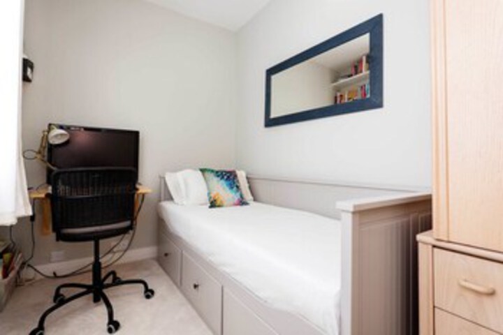 Room 11 of 11