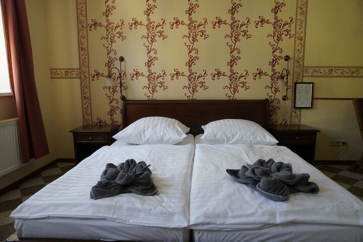 Room 8 of 10