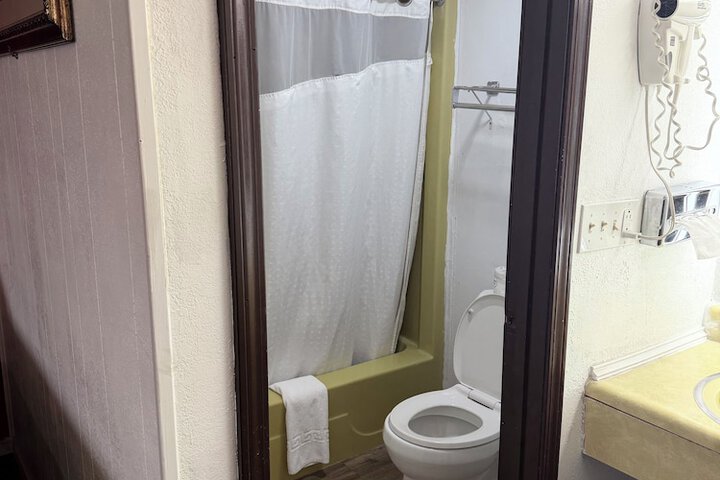 Room 14 of 39