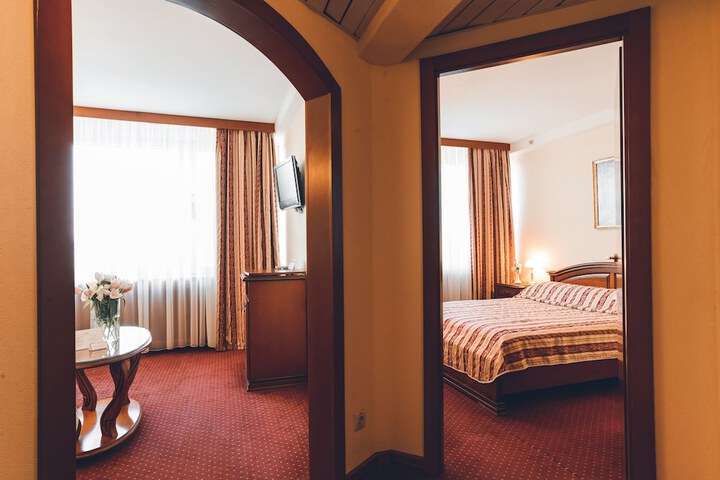 Room 33 of 96