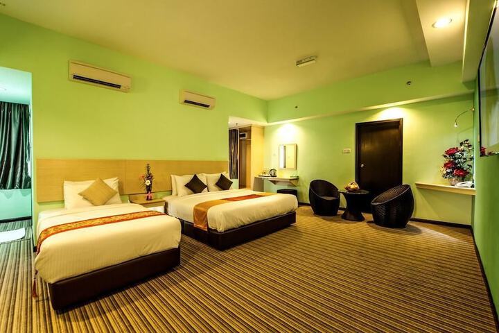 Room 4 of 30