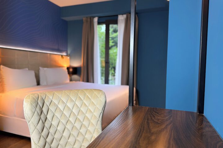 Room 33 of 104