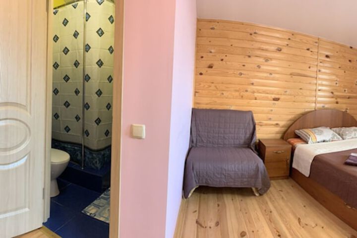 Room 9 of 28