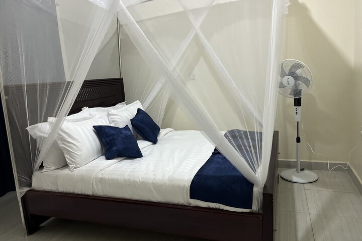 Room 2 of 8