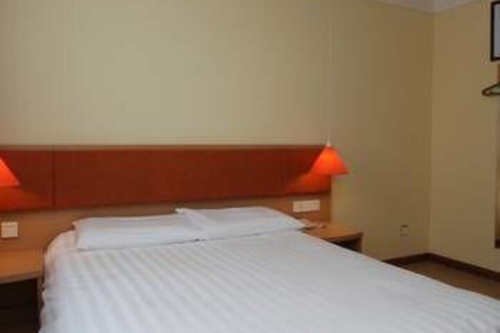 Room 5 of 7