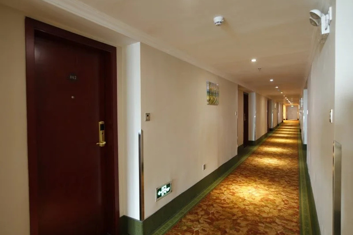Room 14 of 18