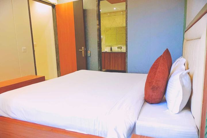 Room 8 of 35