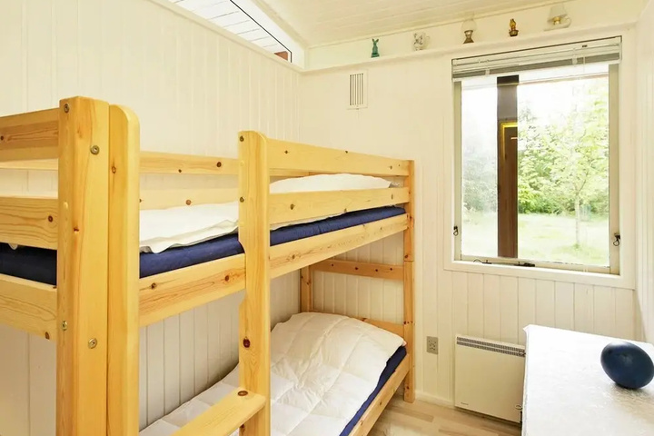 Room 5 of 11