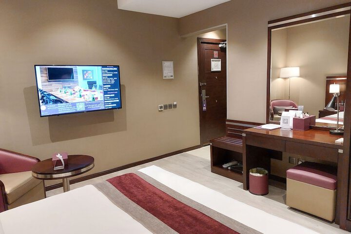 Room 27 of 67