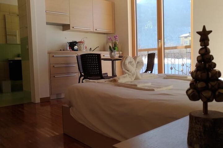 Room 3 of 35