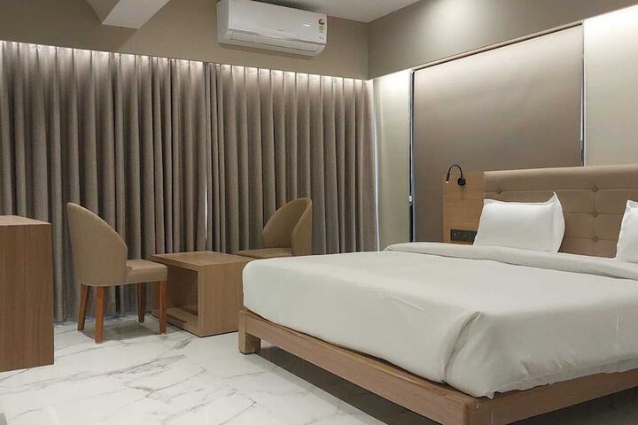 Room 16 of 37
