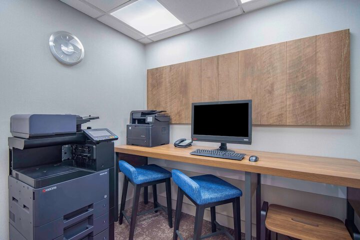 Business Center 42 of 45