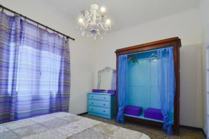 Room 6 of 11