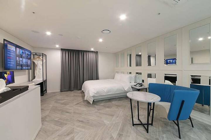Room 7 of 140