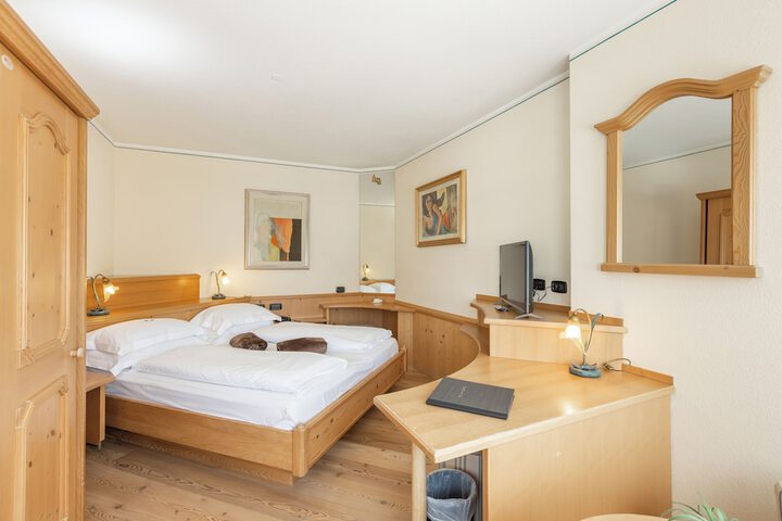 Room 32 of 142