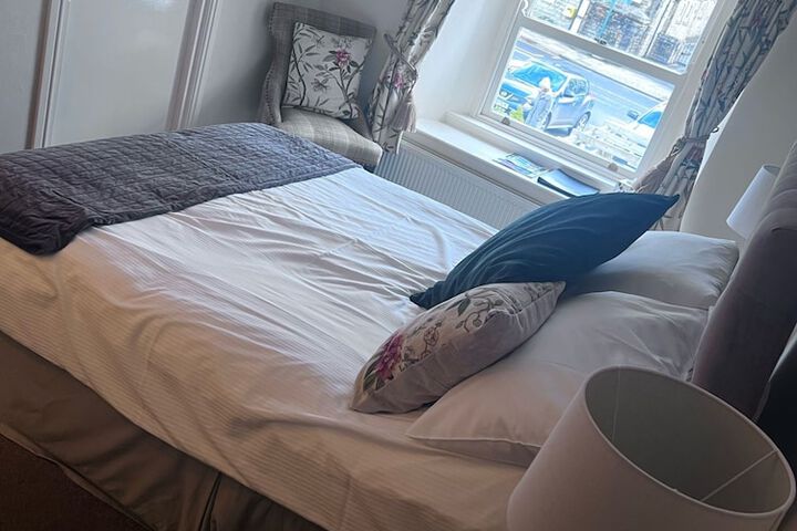 Room 10 of 19