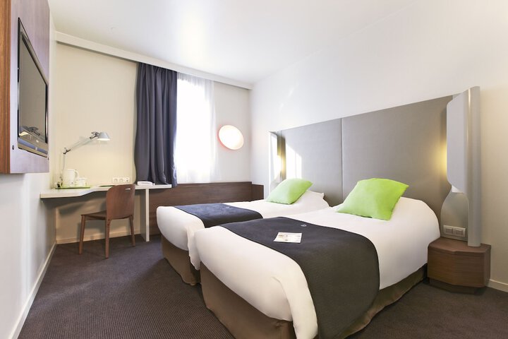 Room 8 of 27