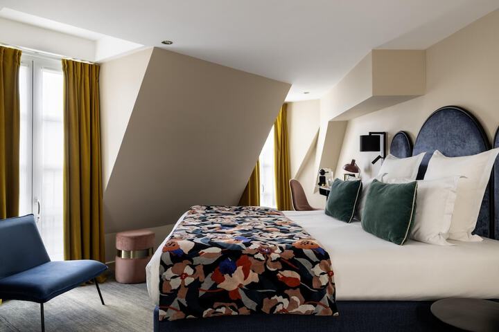 Room 27 of 85