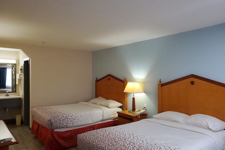 2 Double Beds (14 of 27)