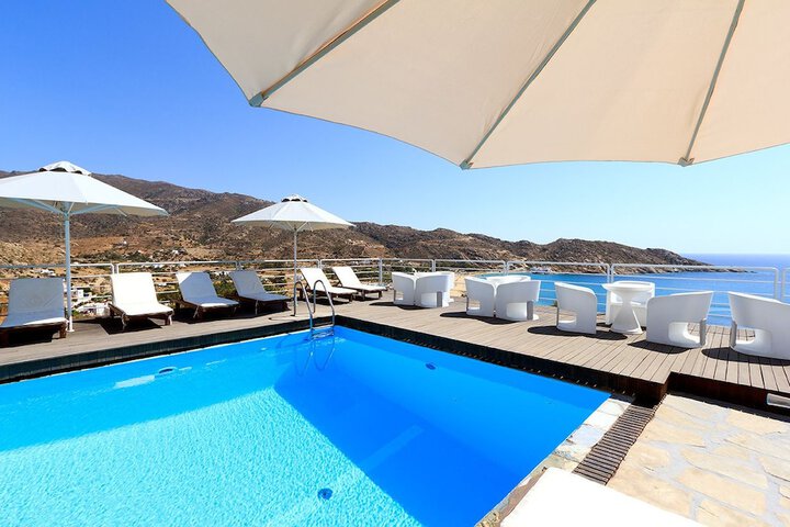 Hotel with Pool