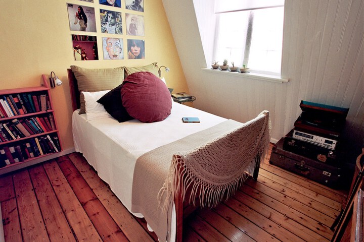 Room 11 of 48