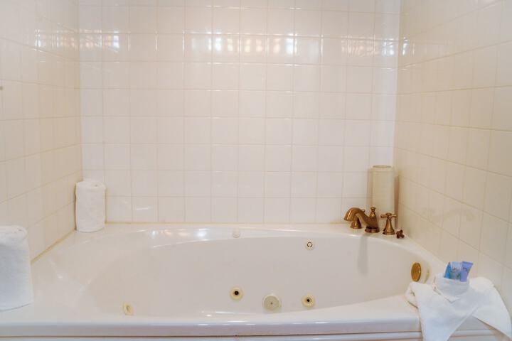 Hot Tub 78 of 150