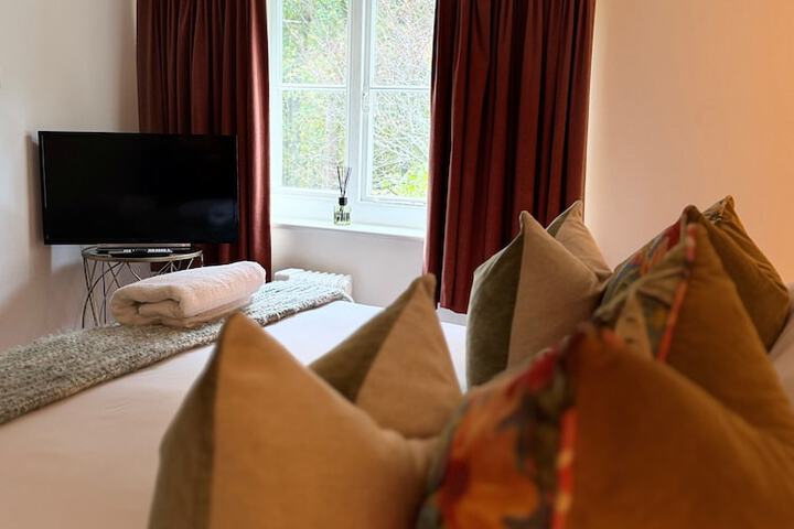 Room 15 of 77