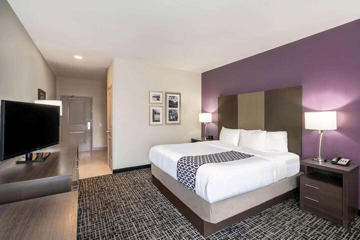 1 King Bed (8 of 13)