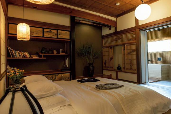 Room 33 of 57