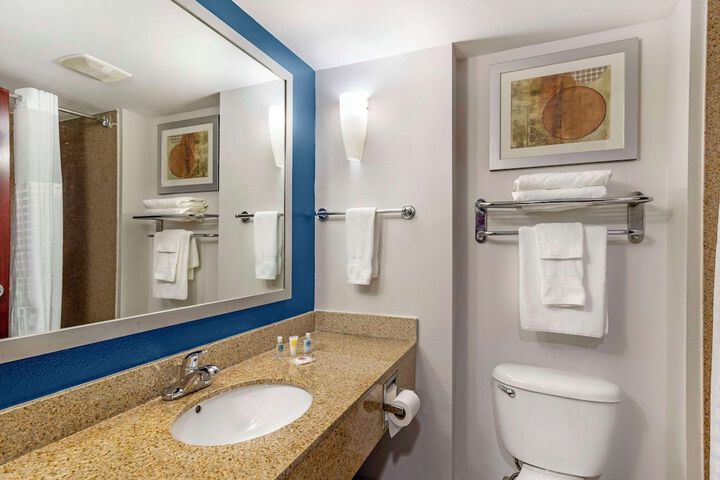Suite 2 Queen Beds (9 of 20)