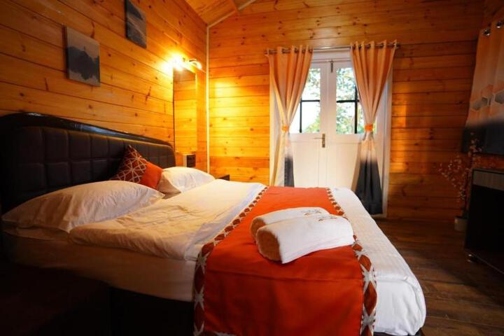 Coastal Bay Inn by Green Apple Stays