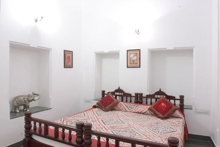 Room 8 of 20