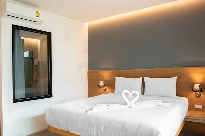 Room 28 of 108