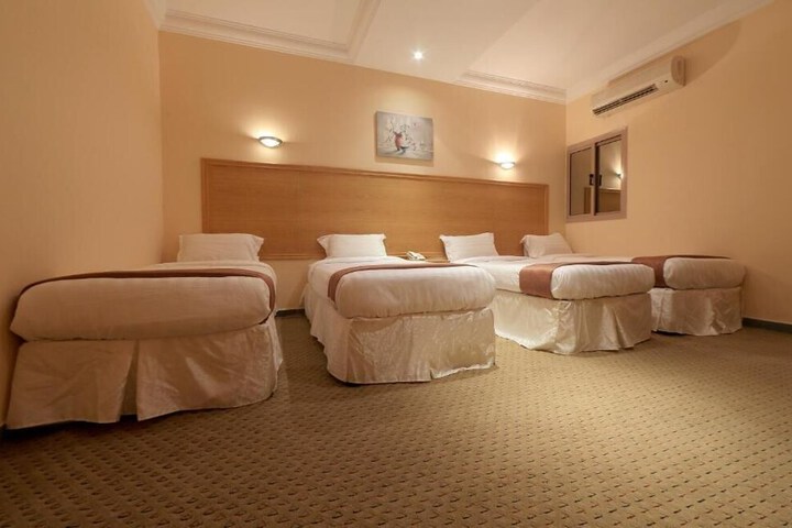 Room 16 of 37