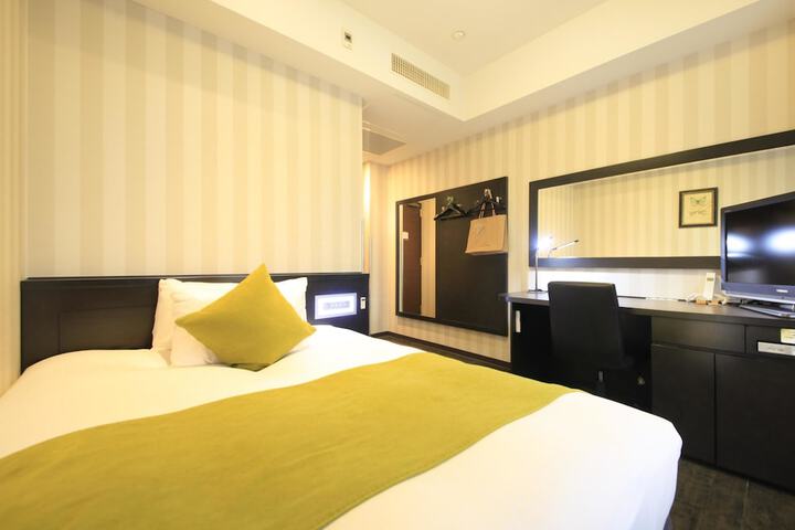 Room 5 of 42