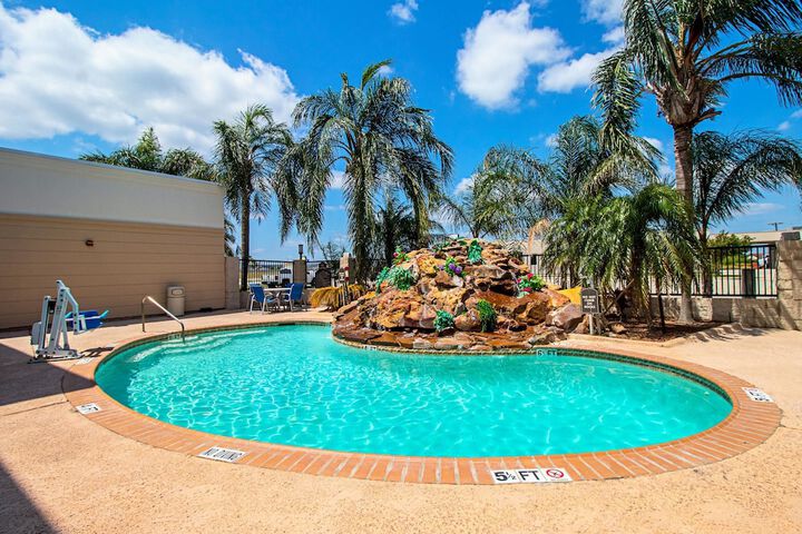 Pool waterfall