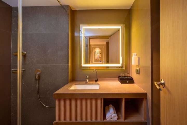 Room 15 of 18