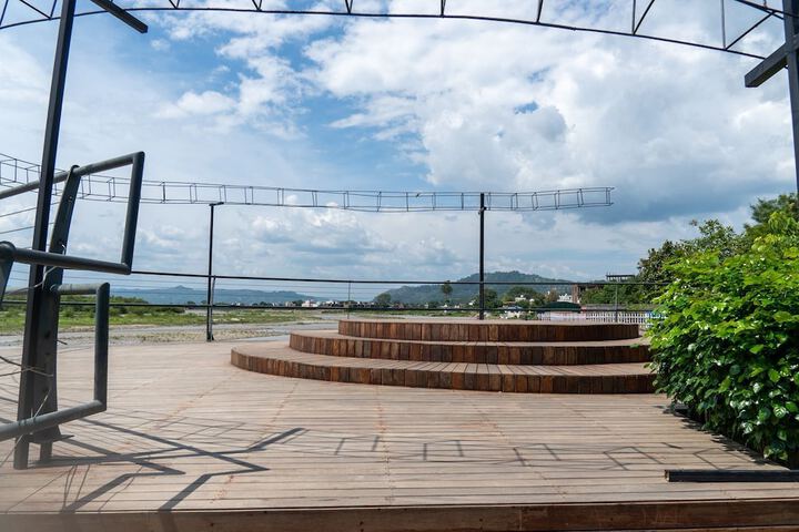 Sundeck 128 of 143
