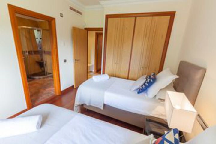 Room 11 of 28