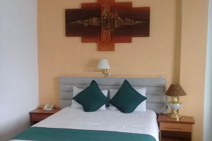 Room 3 of 86