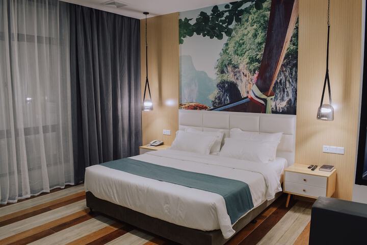 Room 4 of 28