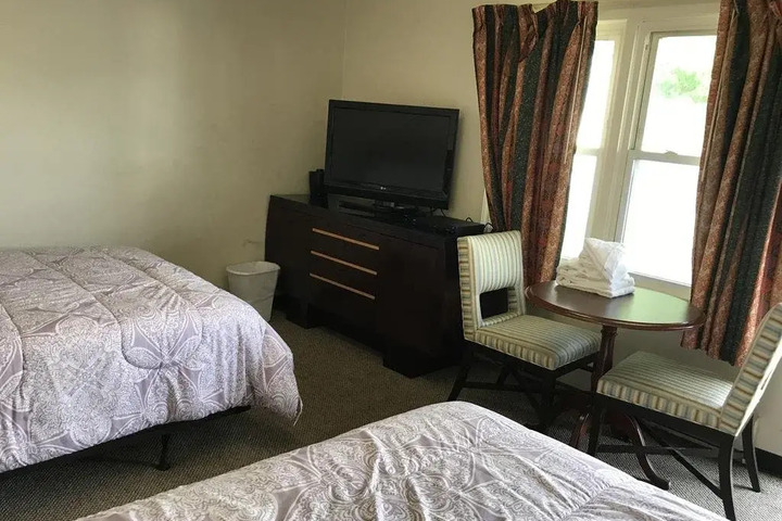 HIGHLANDER MOTEL
