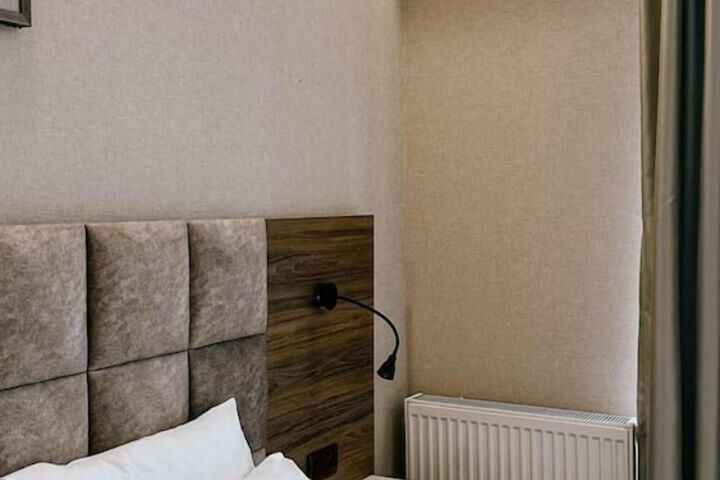 Room 9 of 36