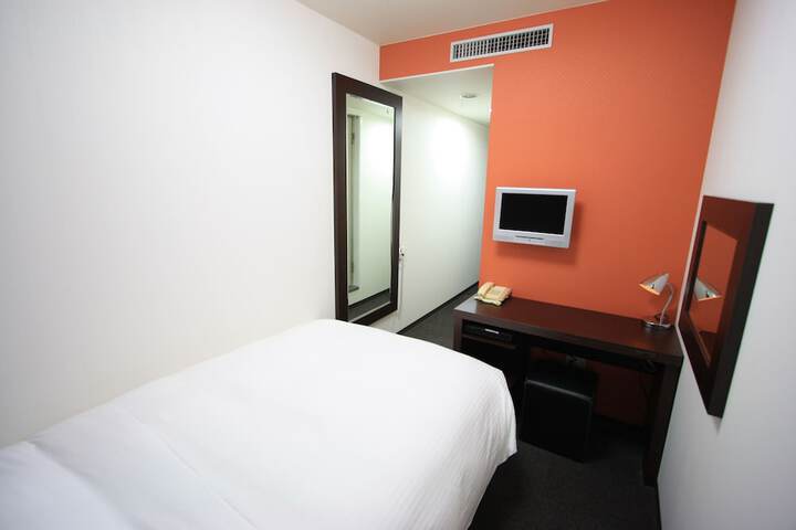 Room 5 of 36