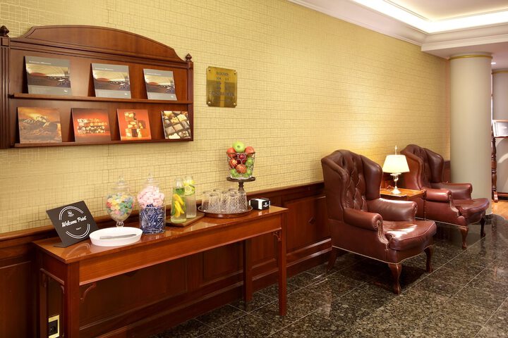 Entrance & Lobby