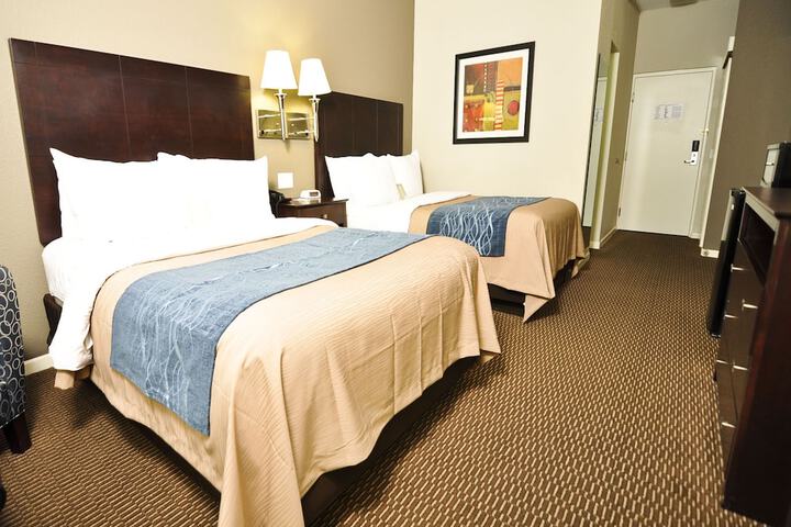 2 Double Beds (12 of 22)