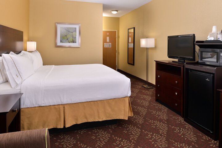 Room 7 of 18